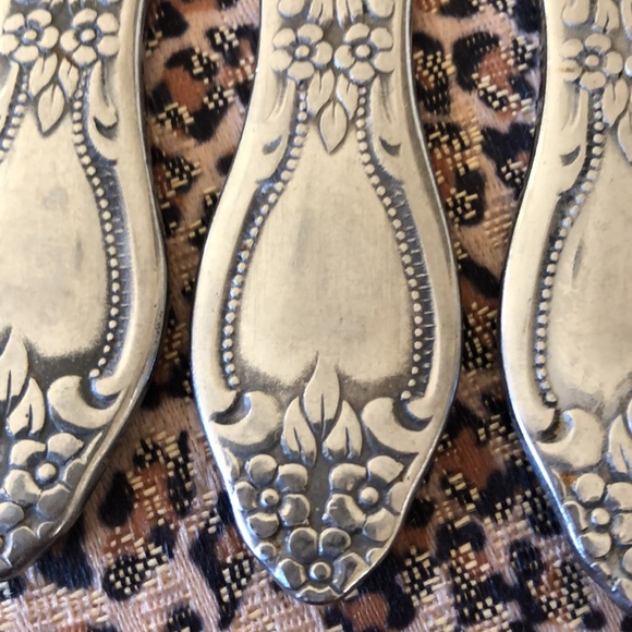 4  dinner/butter aerated knives - Picture 4 of 6